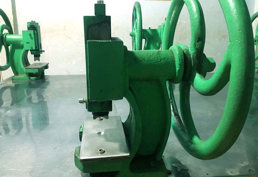 Máy tách hạt mắc ca là gì ? 